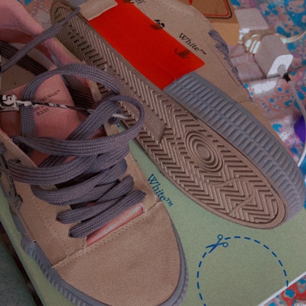 Offwhite sneakers Worn TWICE LIKE NEW GREY Beige Pink Price can be negotiated